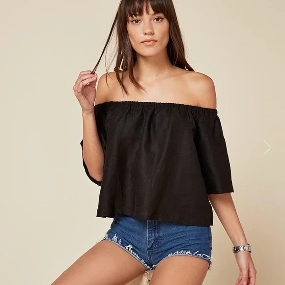 トップス REFORMATION Kemmy Black Top Reformation Ezlynn Off The Shoulder Top | Pickle